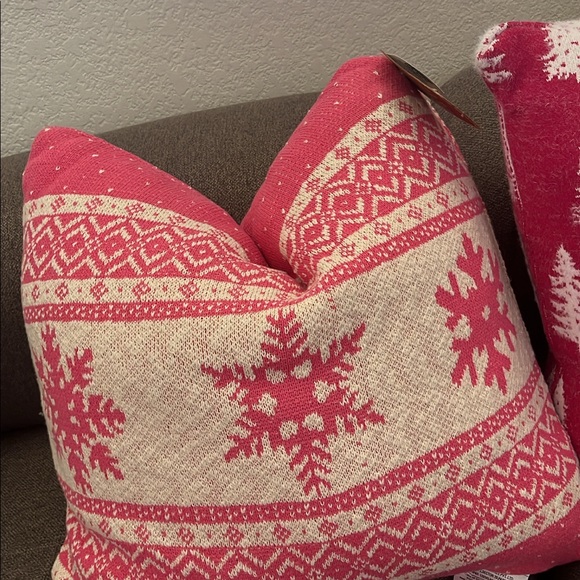 NWT pink snowflake pillow - Picture 4 of 8